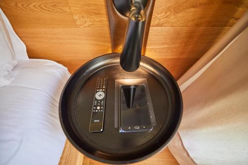 a remote control is attached to a bedroom door at Puro Hotel Oasis Urbano in Palma de Mallorca