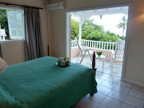 Säng eller sängar i ett rum på Plantation Beach Villas