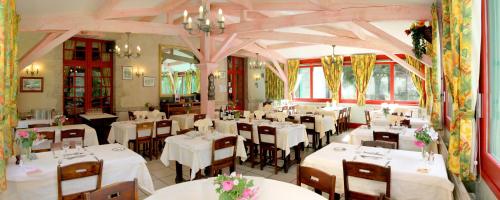 A restaurant or other place to eat at Chateau De La Muzelle