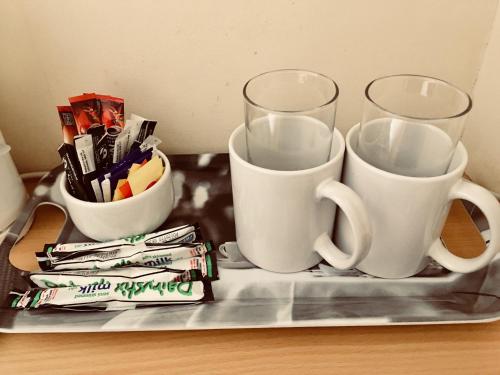 a tray with two cups and magazines on a table at Alder Lodge in Cambridge