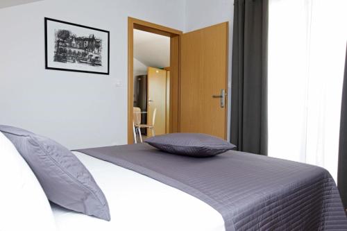 מיטה או מיטות בחדר ב-Dreams of Bol Apartment