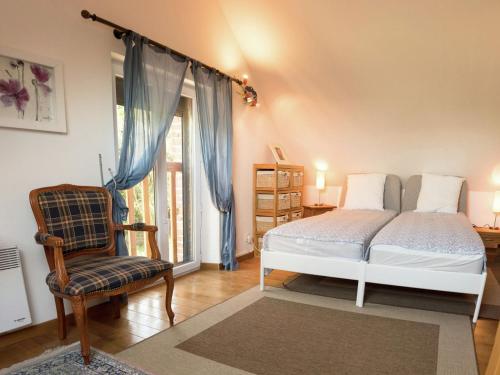 Photo de la galerie de l'établissement Characteristic house with heated pool, à Saint Germain la campagne