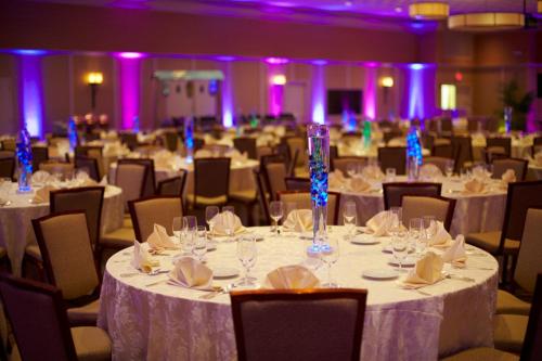 Restaurace v ubytování Bolger Hotel and Conference Center