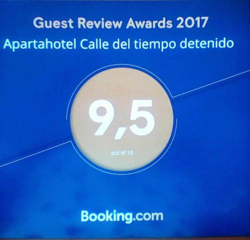 a sign that says guest review awards appalachhetical call del terro der at Apartahotel Calle del tiempo detenido in Filandia