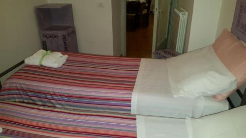 a bed in a room with a box at Agriturismo Podernuovo in Acquapendente