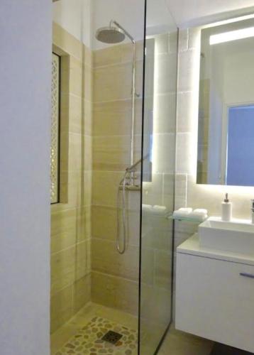 Artizan Liston Suites