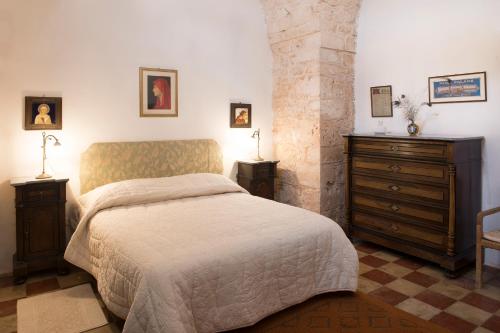 เตียงในห้องที่ Masseria Murgia Albanese