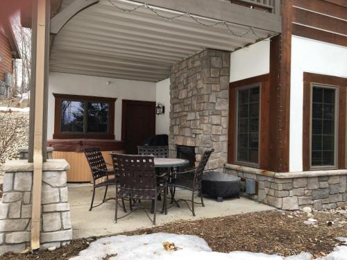 Boyne Mountain Creekside Condo – Photos 4