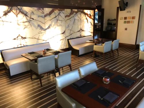 Гостиная зона в Palm Beach Singer Island Resort & Spa Luxury Suites