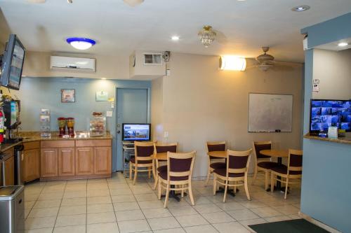 a restaurant with a table and chairs in a room at Townhouse Inn and Suites in Brawley