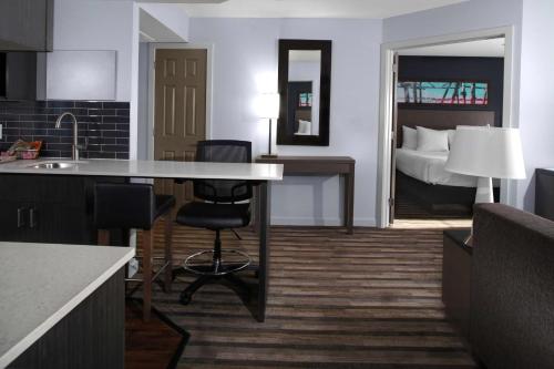 Un ou plusieurs lits dans un hébergement de l'établissement Hyatt House Sterling/Dulles Airport North