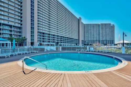 Galería fotográfica de Laketown Wharf Resort Family Friendly Condos 2nd and 3rd floor Just Steps To The Beach 5 Pools Lake View en Panama City Beach