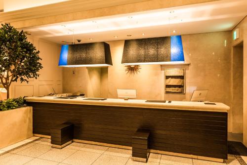 a large bathroom with a marble counter top at HOTEL MYSTAYS PREMIER Omori in Tokyo