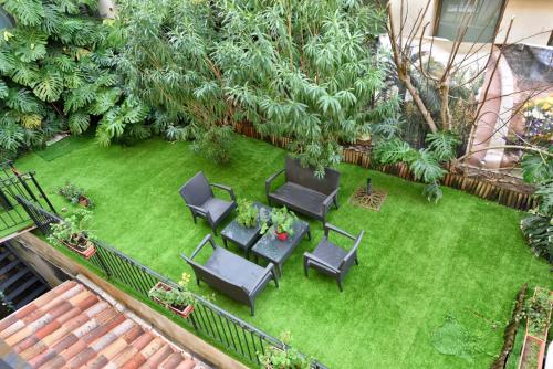 an aerial view of a garden with chairs and a table at Hotel Capitole in Beausoleil