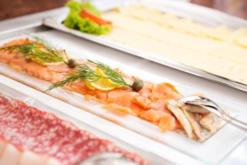 アパートメントの敷地内または近くでの食事または食べ物
