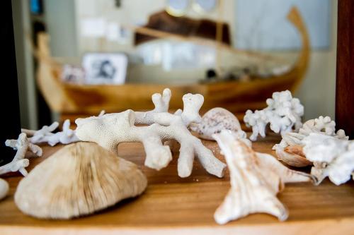 a group of figurines on top of a wooden table at Detour Beach View in Hangnaameedhoo
