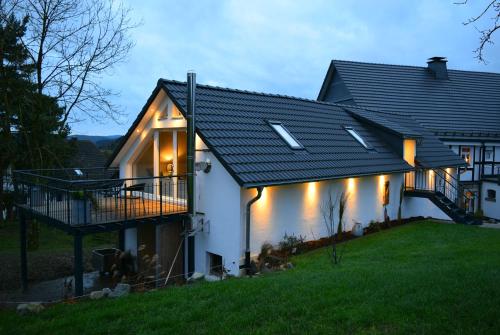 a house with lights on the side of it at Ferienwohnungen Schneider in Lennestadt