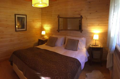 Una cama o camas en una habitación de Casa Lago Meliquina