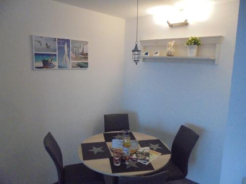 a dining room with a table and chairs at Ostseemuschel in Damp