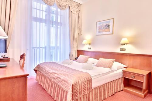 Postel nebo postele na pokoji v ubytování Olympia Wellness Hotel