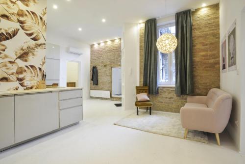 Golden Leaf Apartment