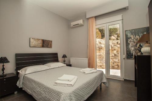 Postel nebo postele na pokoji v ubytování Luxury Villa Melissa