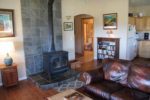 a living room with a fireplace and a leather couch at Pleasant Valley in Rice