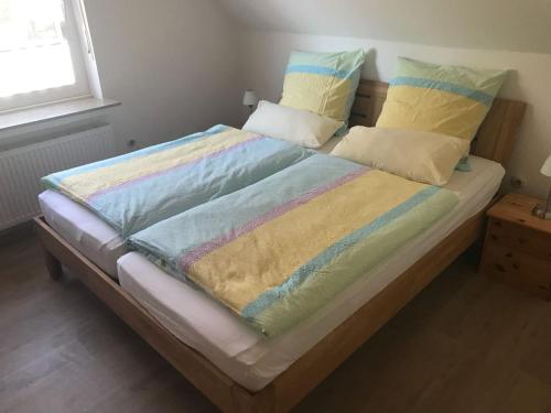 Ένα ή περισσότερα κρεβάτια σε δωμάτιο στο Ferienwohnung Gut Nietberg