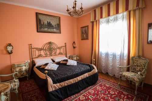 a bedroom with a bed and a window at B&B Pereuka in Rovigo