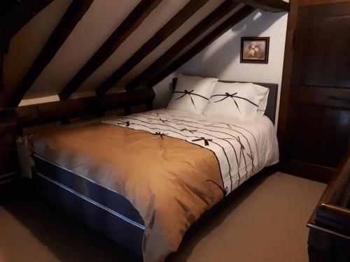 Katil atau katil-katil dalam bilik di De Perelaar