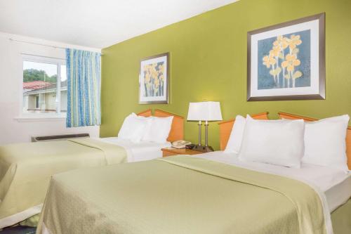 Gallery image of Days Inn & Suites by Wyndham Bridgeport - Clarksburg in Bridgeport