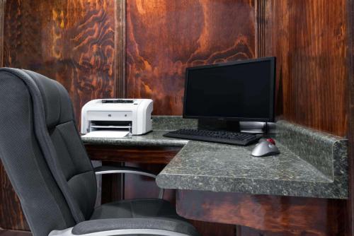 TV o dispositivi per l'intrattenimento presso Days Inn by Wyndham Amarillo East