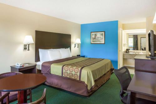 Ένα ή περισσότερα κρεβάτια σε δωμάτιο στο Days Inn by Wyndham Enterprise