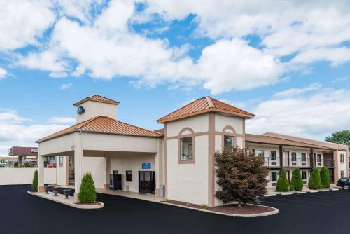 a rendering of the front of a hotel building at Days Inn Lexington SE Hamburg in Lexington