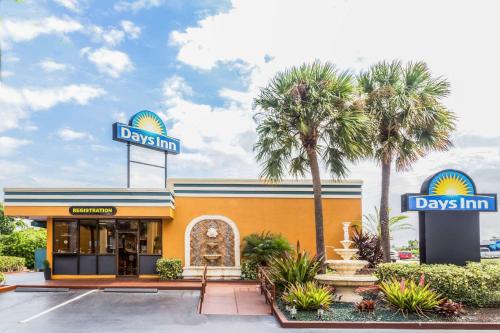 Days Inn By Wyndham Fort Lauderdale-oakland Park Airport N www.booking.com