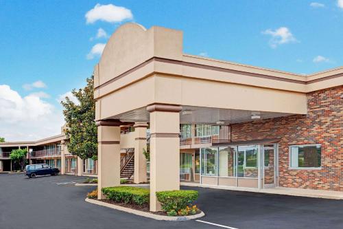 a front view of a building with a parking lot at Days Inn by Wyndham Clarksville TN in Clarksville