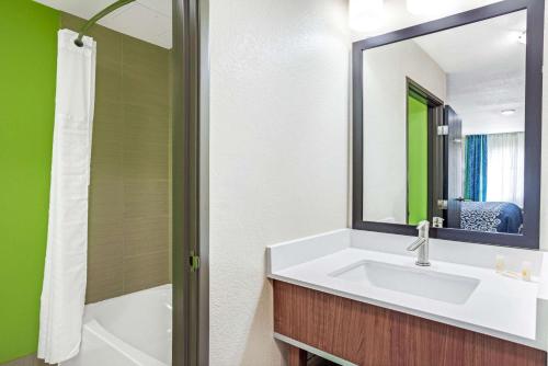 Koupelna v ubytování Arya Inn & Suites