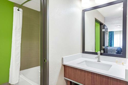 Gallery image of Arya Inn & Suites in Farmers Branch