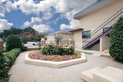 Days Inn by Wyndham Ruston LA – Photos 2