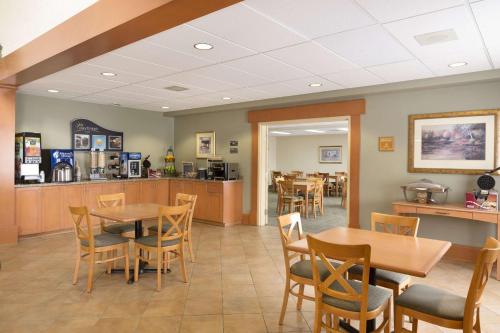 Foto dalla galleria di Days Inn by Wyndham Orillia a Orillia