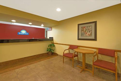 Days Inn by Wyndham Cameron – Photos 3
