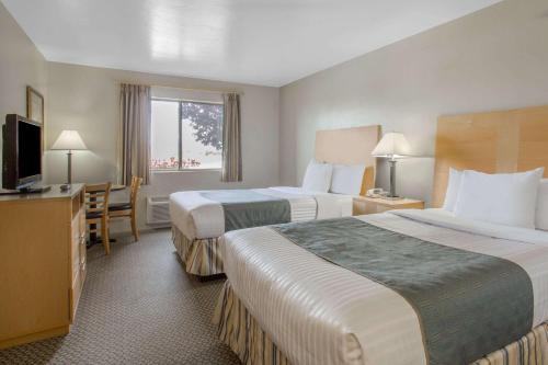 Katil atau katil-katil dalam bilik di Days Inn by Wyndham Chino Valley