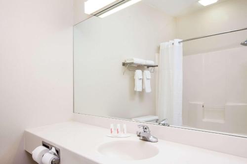 Gallery image of Days Inn by Wyndham Brewerton/ Syracuse near Oneida Lake in Brewerton