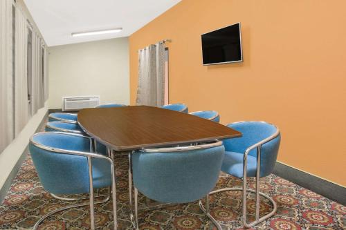 Fotografie z fotogalerie ubytování Days Inn & Suites by Wyndham Red Rock-Gallup v destinaci Gallup