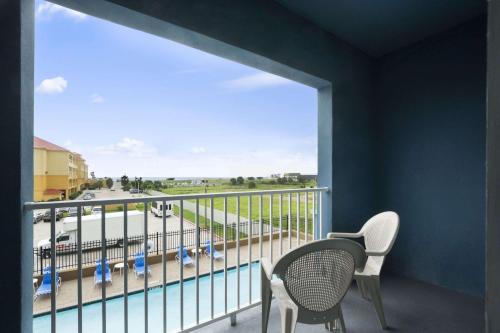 Gallery image of Days Inn & Suites by Wyndham Galveston West/Seawall in Galveston