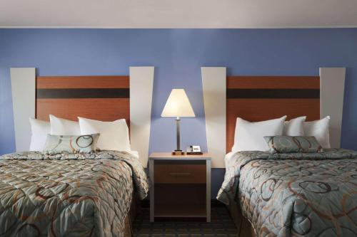Days Inn by Wyndham - Cape Codにあるベッド