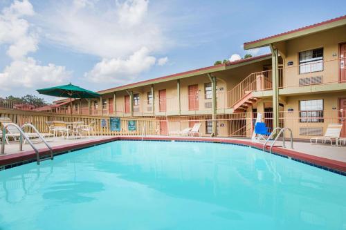 a swimming pool in front of a hotel at Days Inn by Wyndham Little Rock/Medical Center in Little Rock