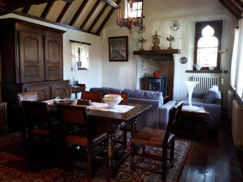 a living room with a table and a couch at De Perelaar in Jabbeke