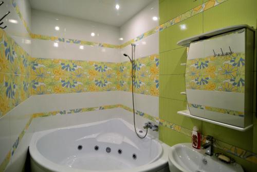 a bathroom with a tub and a sink at MEGAPOLIS проспект Революции 9-А-239 in Voronezh