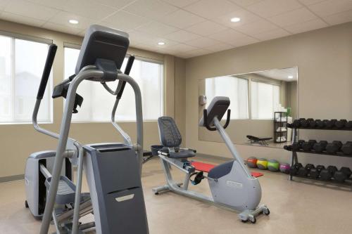 Γυμναστήριο ή/και όργανα γυμναστικής στο Days Inn & Suites by Wyndham Lindsay